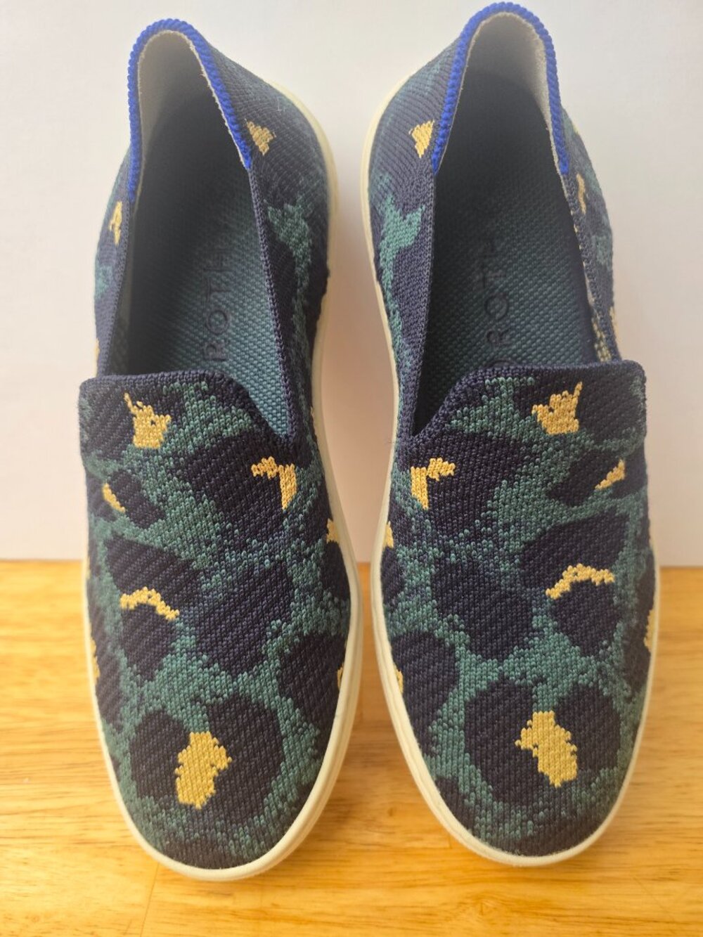 Rothy's The Original Slip On Sneaker Womens Sz 6.5 Shoes Blue Leopard - Picture 3 of 6